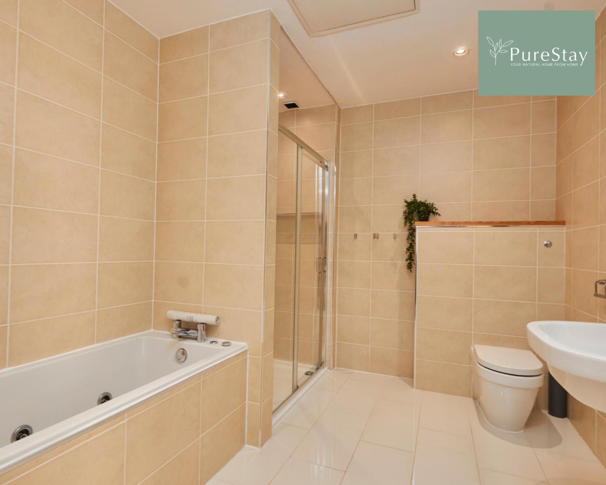 Superb House Manchester Near Etihad With Free Parking Sleeps 8 外观 照片