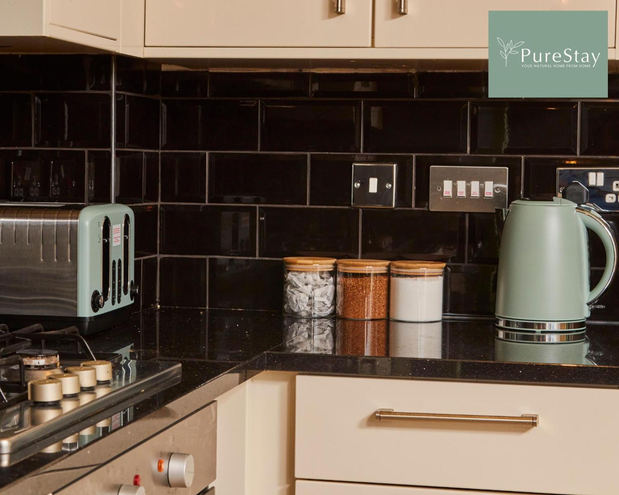 Superb House Manchester Near Etihad With Free Parking Sleeps 8 外观 照片